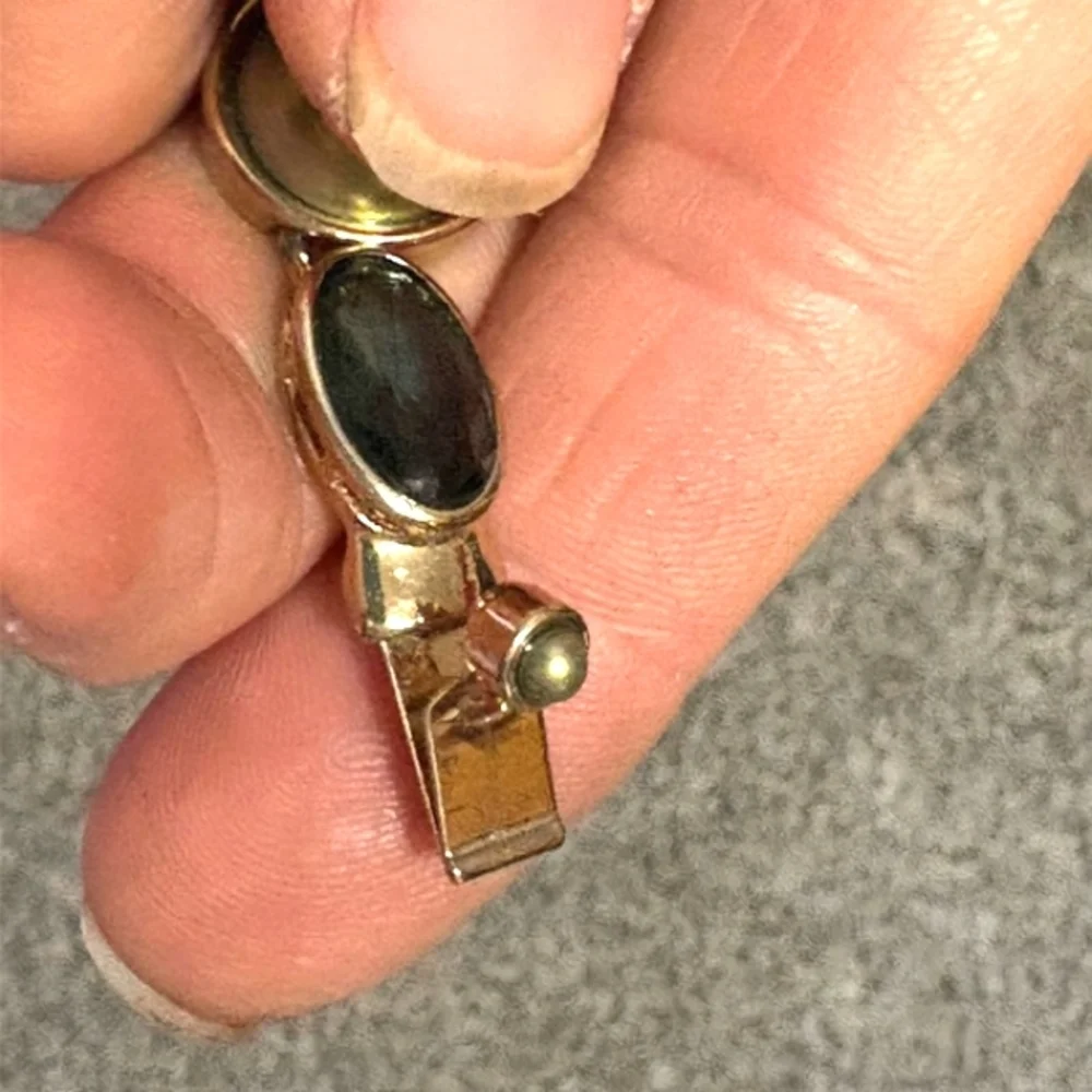 MONET VINTAGE ROUND OLIVE GREEN AND OVAL BLACK GLASS GOLD-TONE 7.5